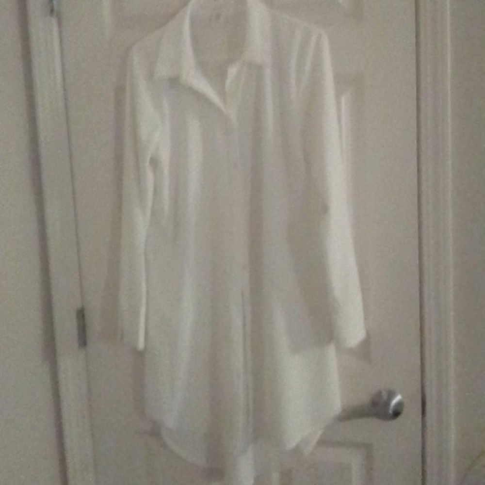 Beautiful shirt blouse, white, sz L, great condition, button down.